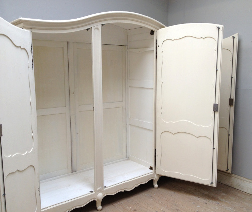 If3492 French Provencal Style Armoire