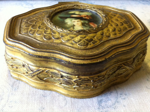 A4077 Beautiful French Antique Trinket Box